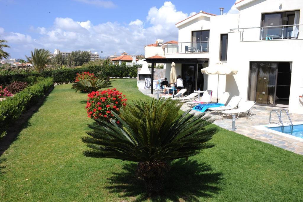 Platzia Beach Villas Paphos Exterior foto
